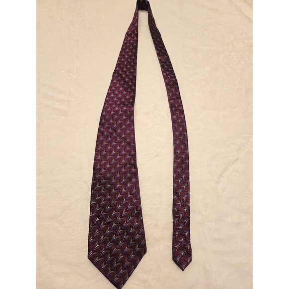 Claiborne Mens Necktie Tie Red Blue  100% Silk Made In The Korea - Picture 1 of 6
